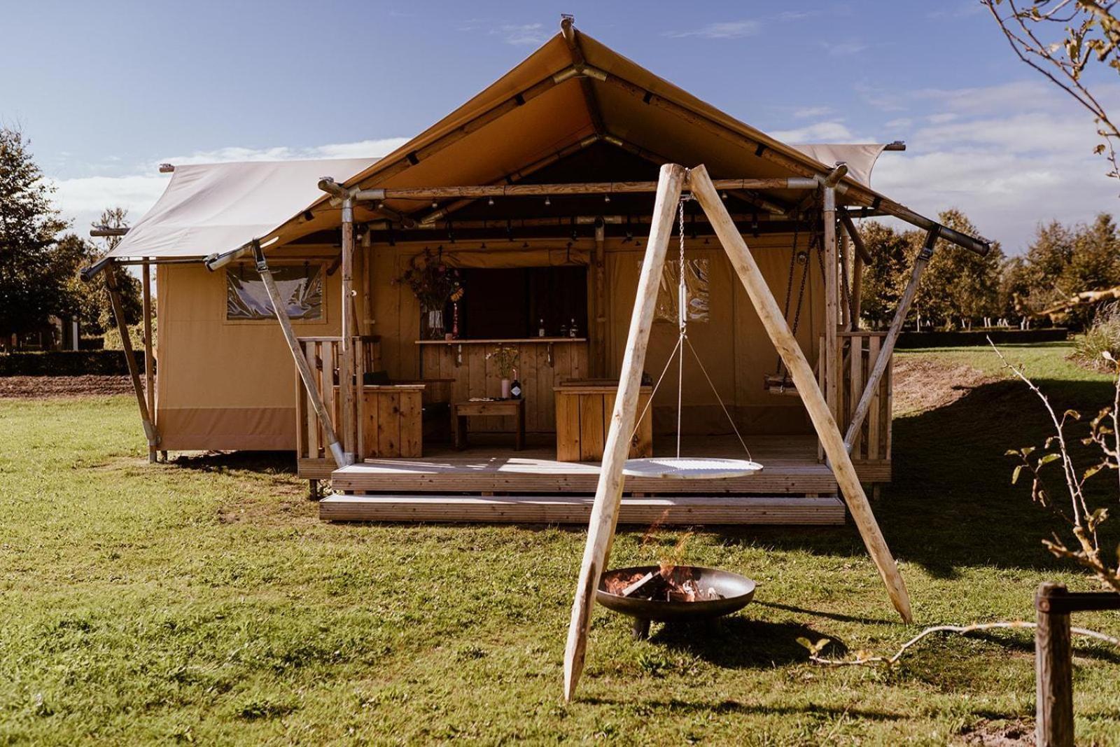 Luxe Glamping Tent Bant Bilik gambar