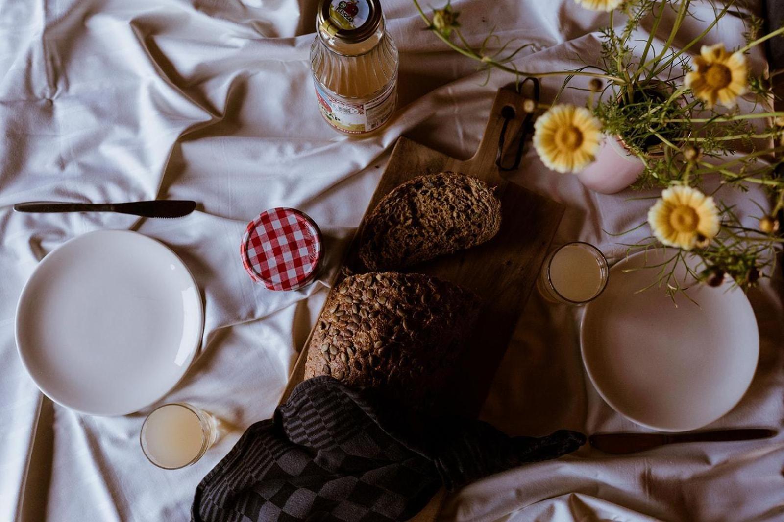 Luxe Glamping Tent Bant Bilik gambar