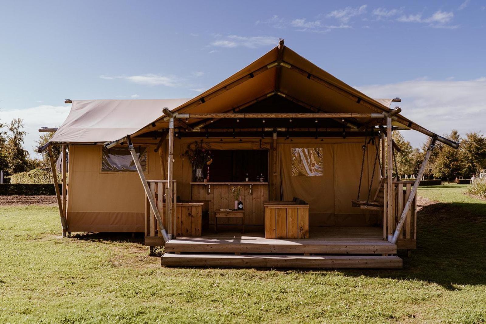 Luxe Glamping Tent Bant Bilik gambar