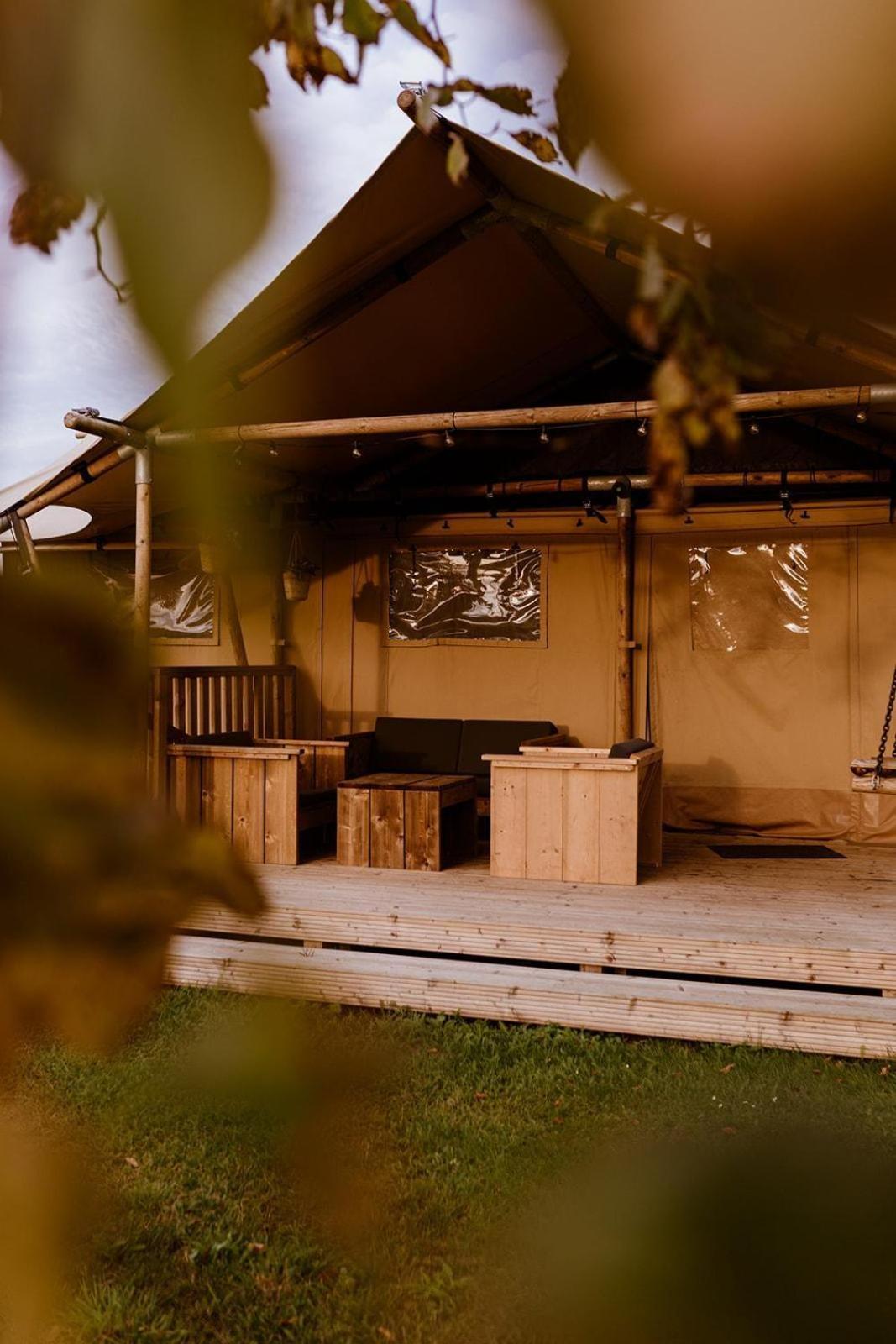 Luxe Glamping Tent Bant Bilik gambar