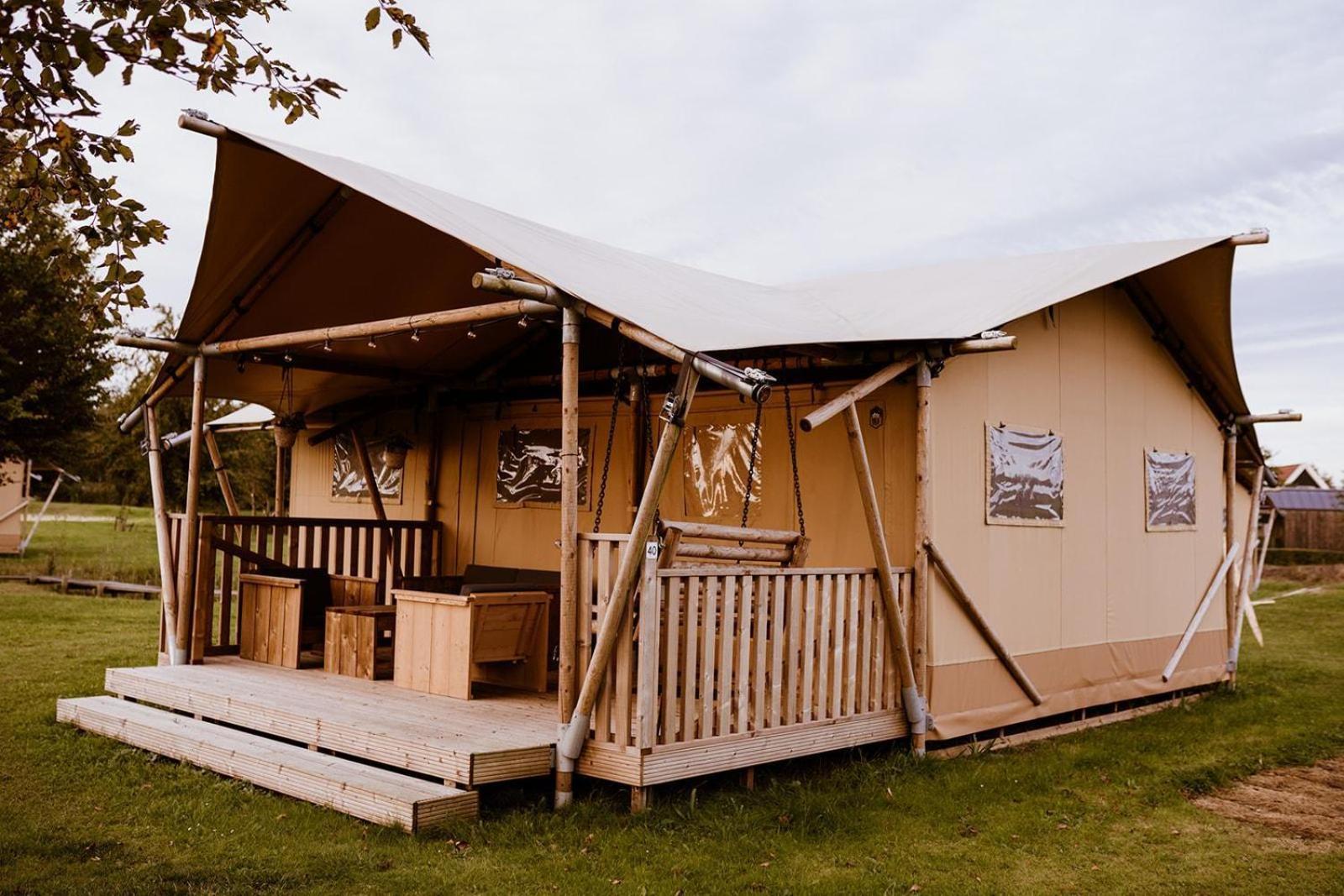 Luxe Glamping Tent Bant Bilik gambar