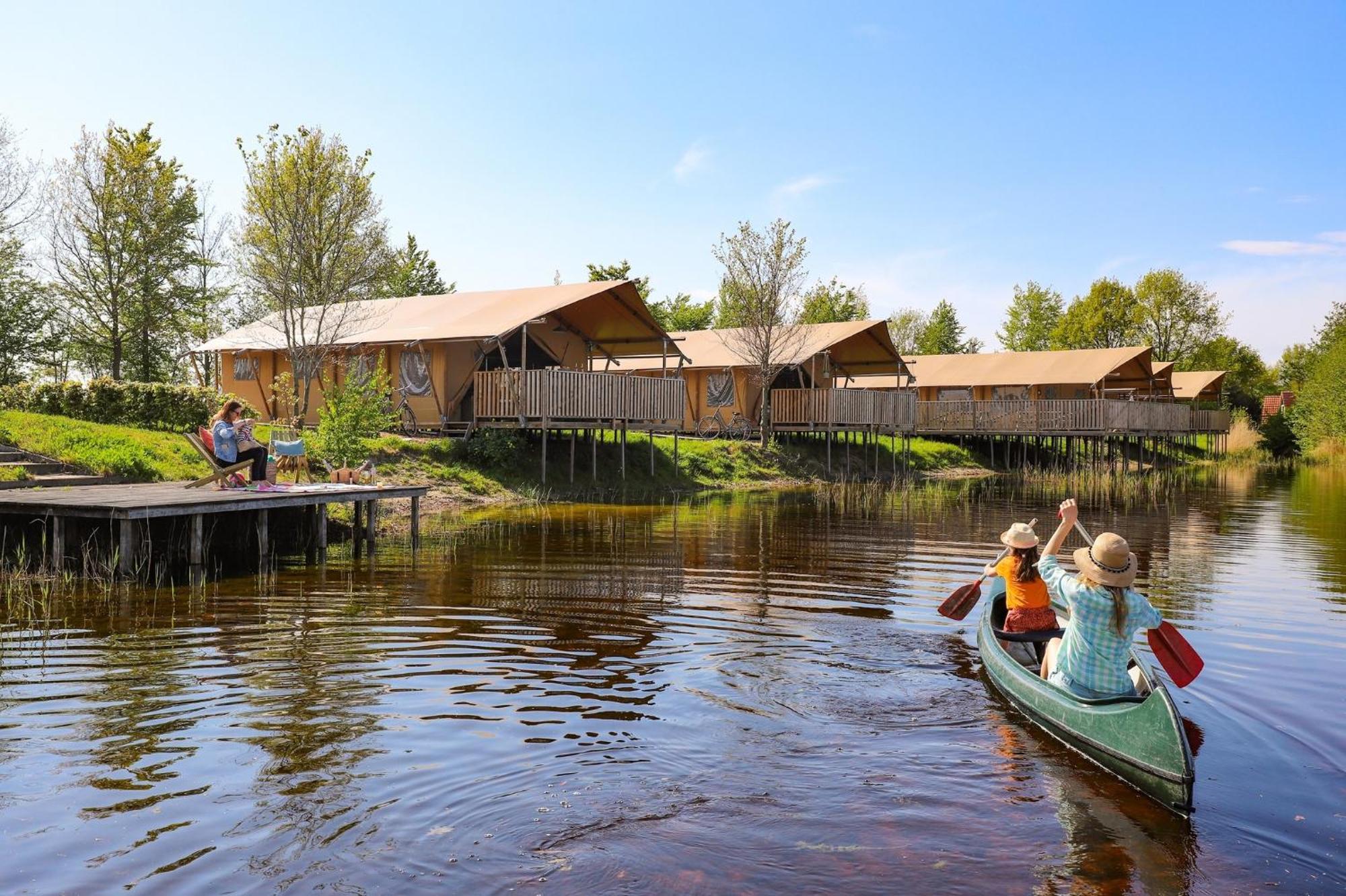 Luxe Glamping Tent Bant Bilik gambar